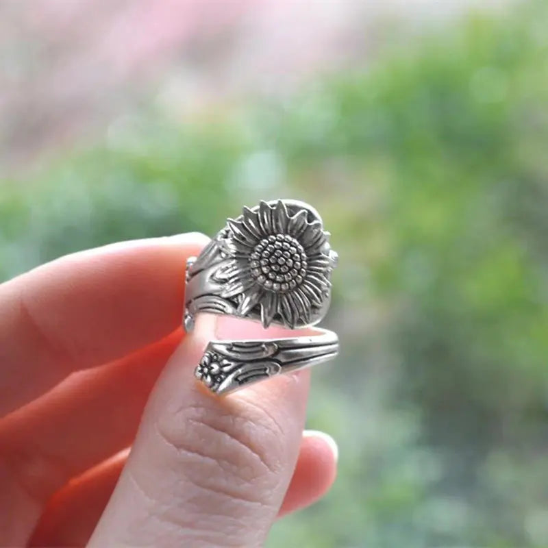 Silver Retro Daisy Ring for Women in Thailand